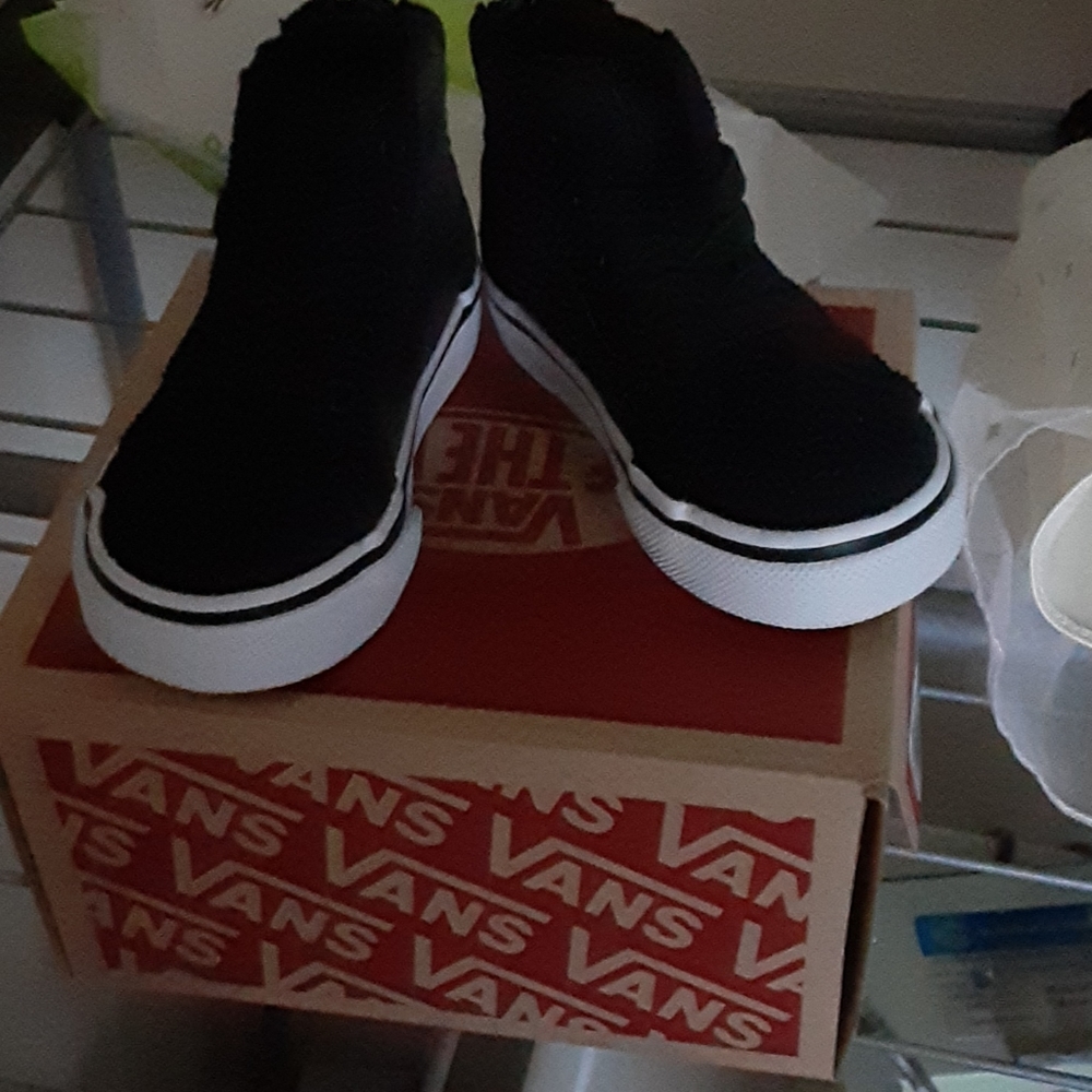 NIB Toddler high top Vans sz 4